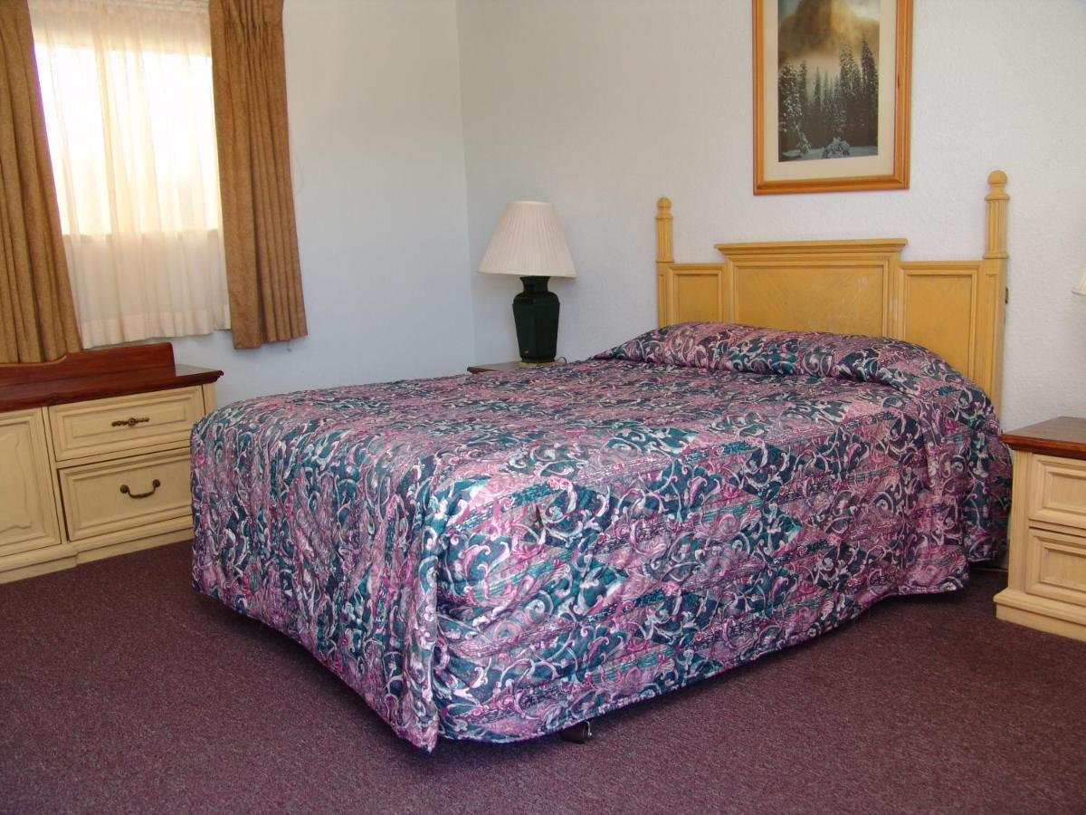 Springs Inn Colorado Springs Room photo